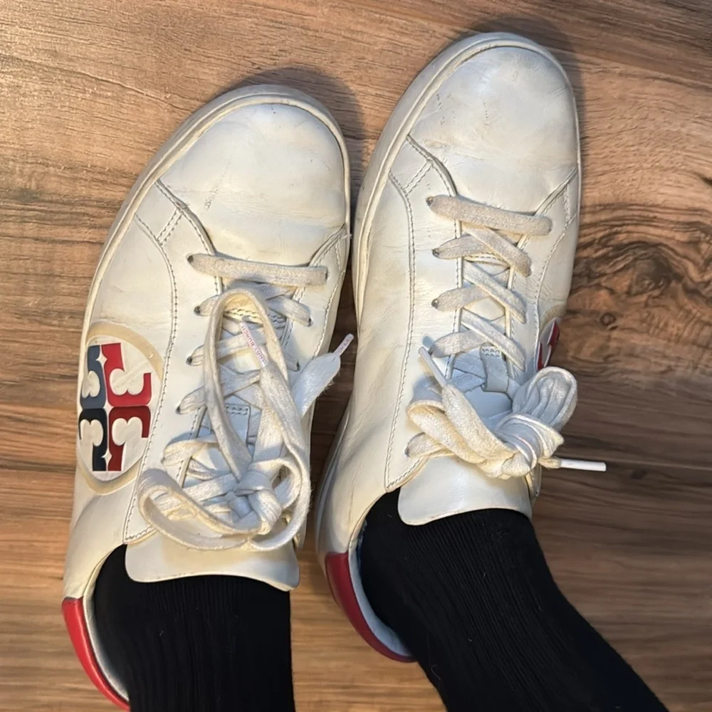 Tory Burch lace up sneaker size 9M